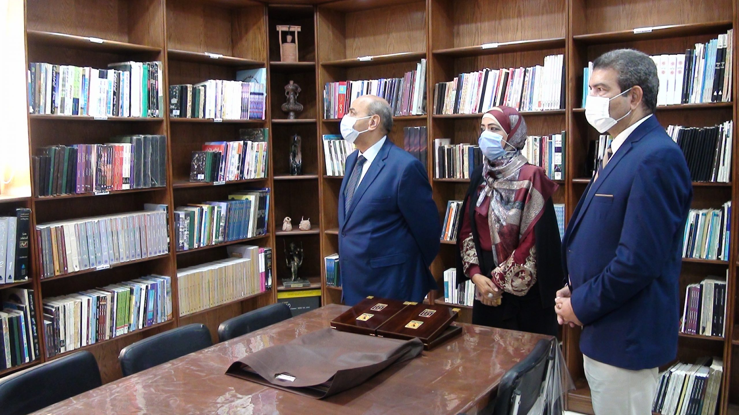 رئيس جامعة المنيا يفتتح أعمال تطوير مكتبة "التربية الفنية"