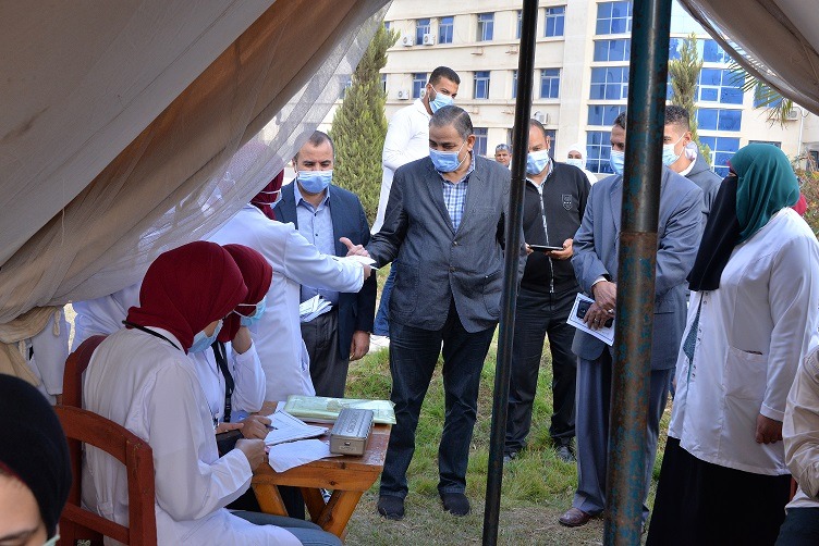 رئيس جامعة كفرالشيخ: تنظيم القوافل الطبية والتوعوية تحت مظلة مبادرات «الرئيس»