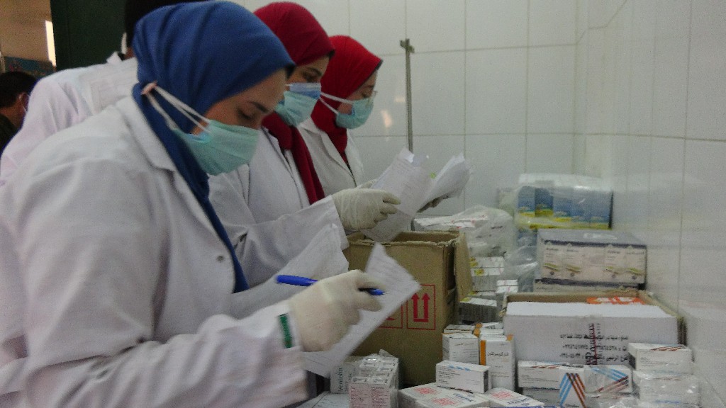 جامعة المنيا: الكشف الطبي على 580 شخص بالقافلة المتكاملة بـ«الحواصلية»