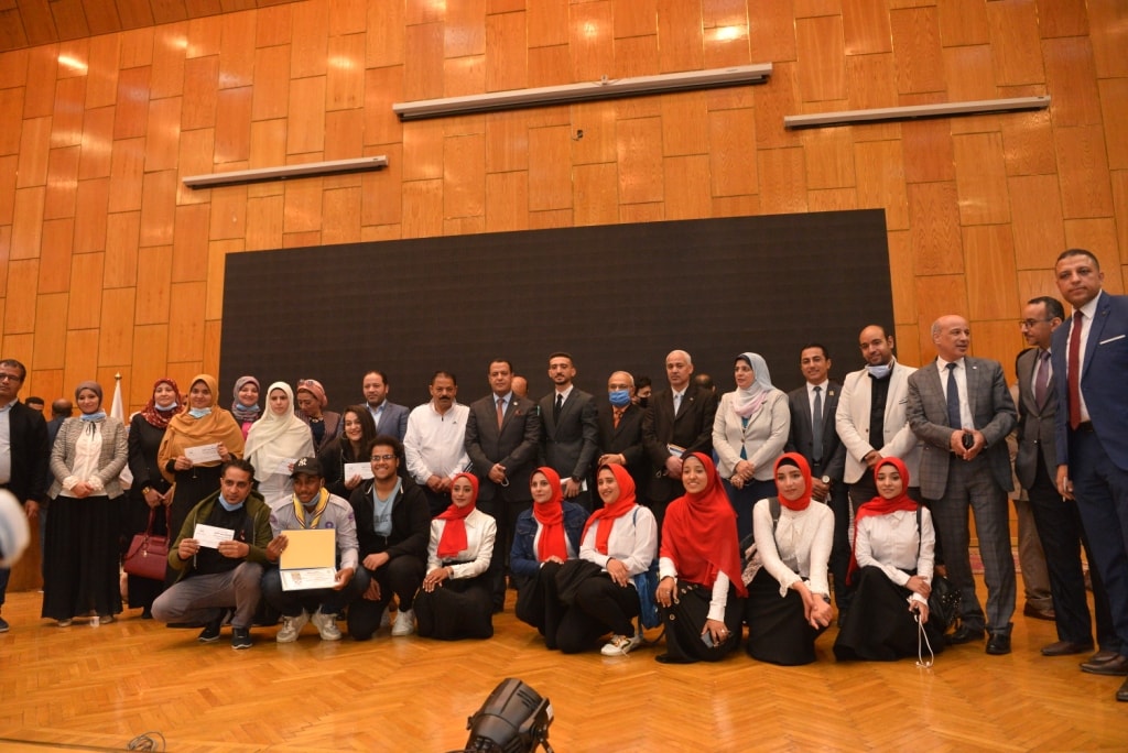جامعة أسيوط تكرم الفائزين في مسابقة أفضل بحث وعمل فني عن مكافحة الفساد