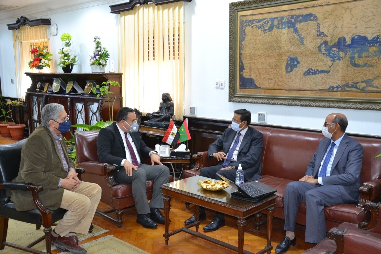رئيس جامعة الإسكندرية يناقش زيادة المنح الدراسية مع سفير موريتانيا