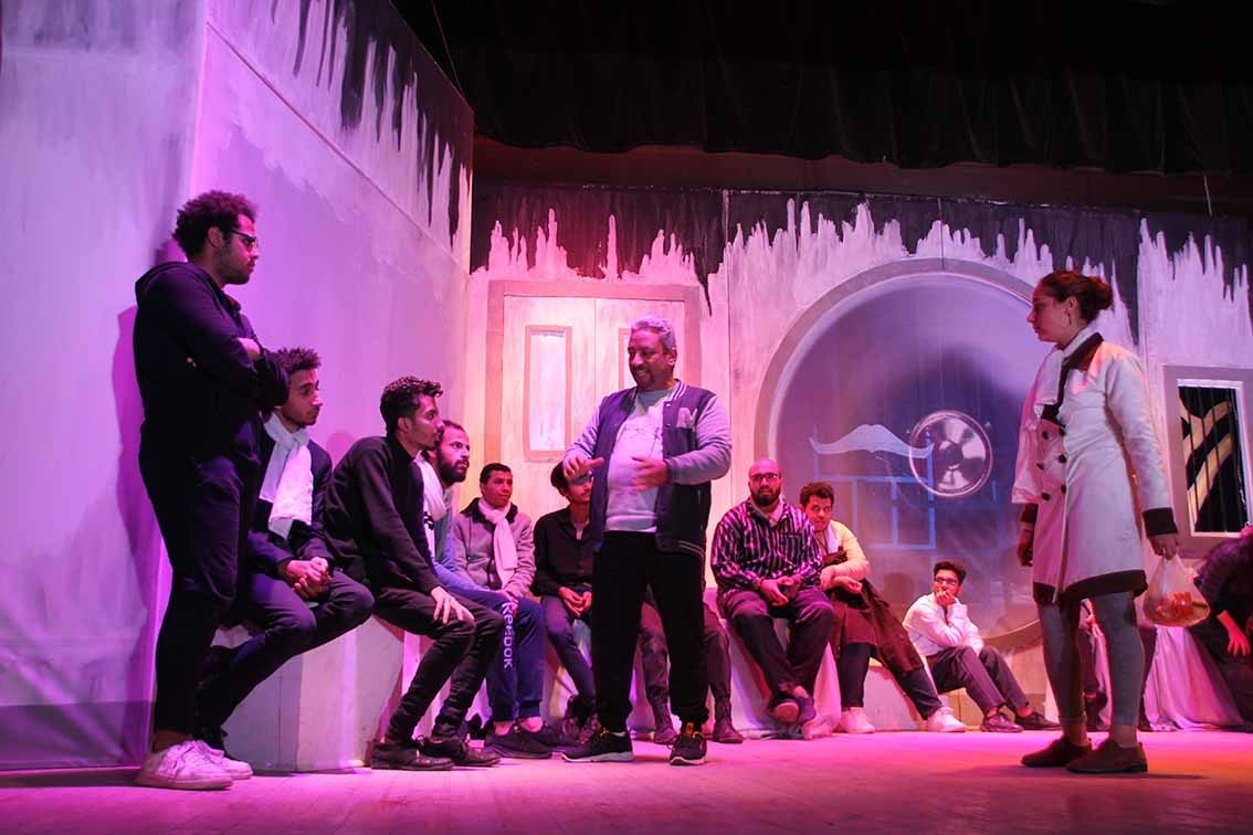 جامعة أسيوط تنافس في إبداع 9 بعرض فني لمسرحية «العَمى»
