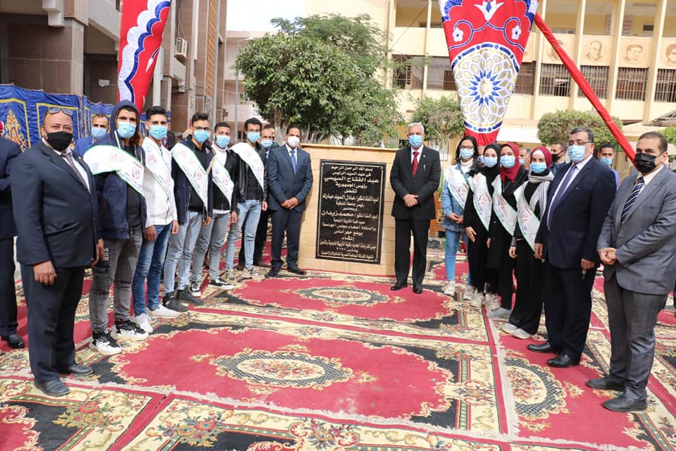 رئيس جامعة المنوفية يضع حجر أساس مبنى المدرجات الجديد بالتربية النوعية بأشمون