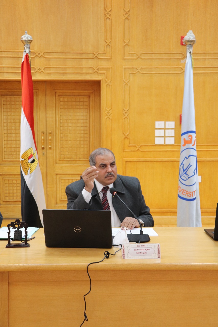 مجلس جامعة الأزهر يشيد بجهود الطواقم الطبية في مواجهة جائحة فيروس كورونا