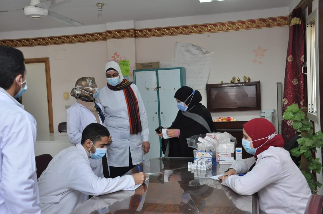 جامعة كفرالشيخ تطلق قافلة طبية لأهالى «قرية الكراكات» وصرف العلاج مجانًا