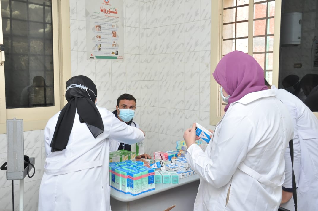 جامعة كفرالشيخ تطلق قافلة طبية لأهالى «قرية الكراكات» وصرف العلاج مجانًا