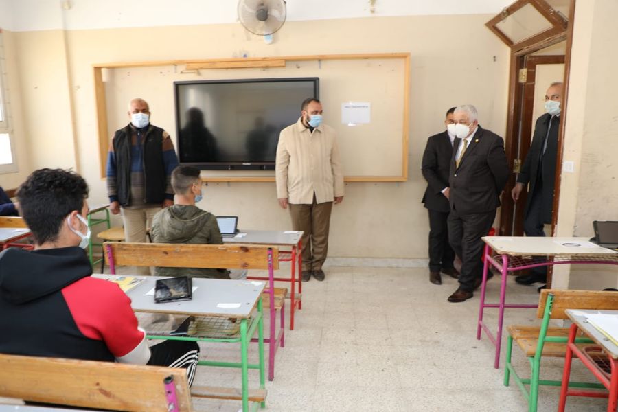أولياء أمور مصر: شكوي من طلاب مدارس الهرم باحتواء الامتحان على أسئلة من الترم الثاني