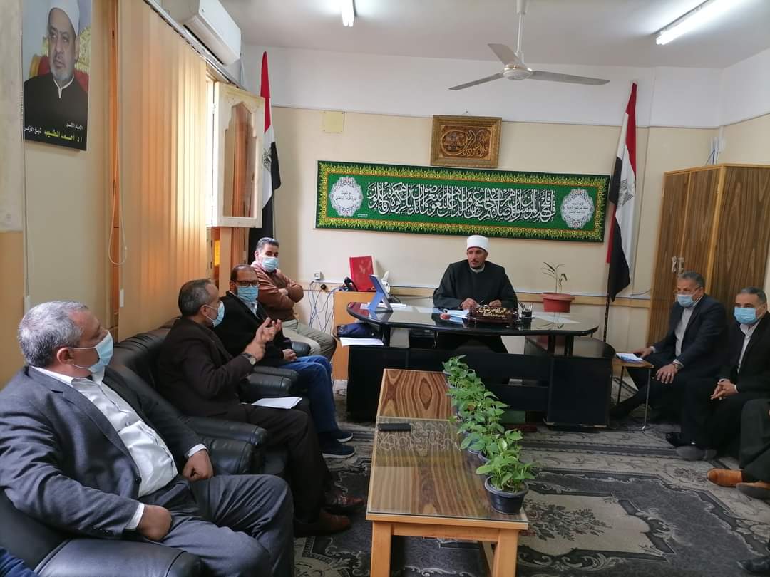 رئيس منطقة كفر الشيخ الأزهرية يجتمع بمديري الإدارات وموجهي العموم لمتابعة المعاهد التي تقع بالقرى والارياف