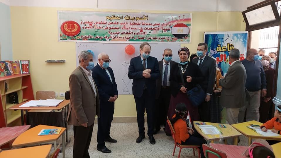 محافظ بورسعيد وسفير الاتحاد الأوروبى يتفقدان مدرسة إسماعيل القباني الإبتدائية 
