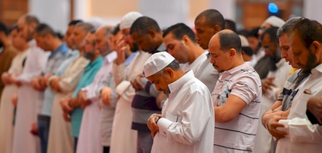 فتاوى دينية : ما حكم الصلاة في غير اتجاه القبلة