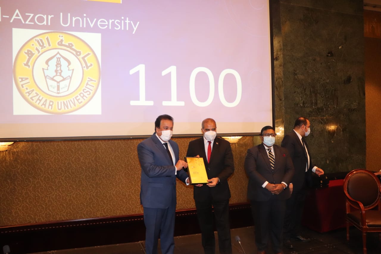 وزير التعليم العالي يكرم جامعة الأزهر لتقدمها في تصنيف QS العالمي للجامعات