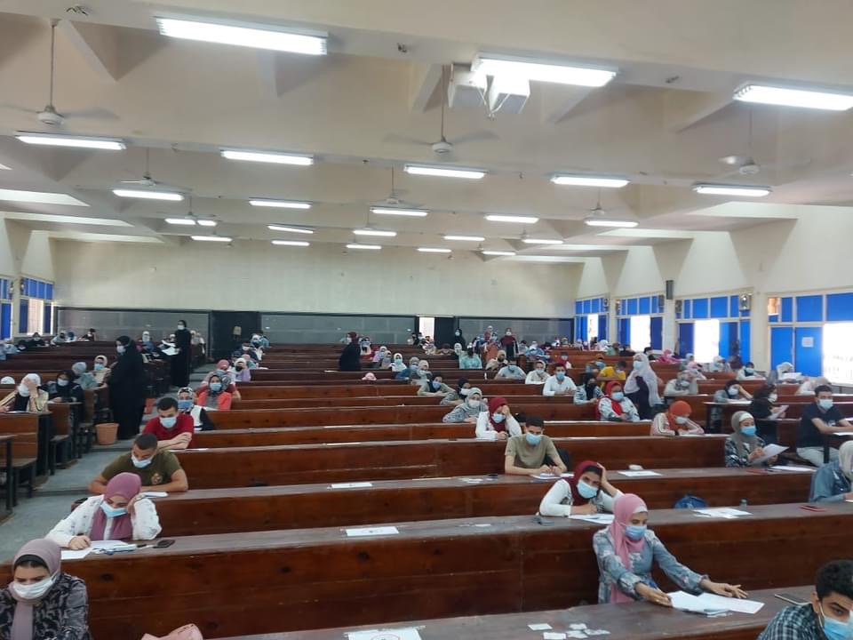 الجيزاوي يتفقد امتحانات الفصل الدراسي الثاني بكلية التجارة جامعة بنها