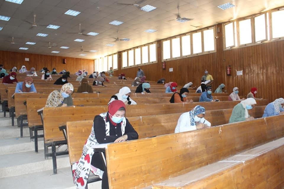 عميد كلية التربية جامعة المنيا يشدد علي عدم التعامل مع المكتبات الخارجية