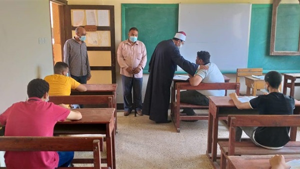 رئيس المنوفية الأزهرية يتابع امتحان التوحيد للثانوية بلجان إدارة الباجور