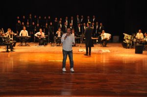 إيهاب توفيق يغني "أحلف بسماها" في احتفالية جامعة حلوان بذكرى ثورة ٣٠ يونيو