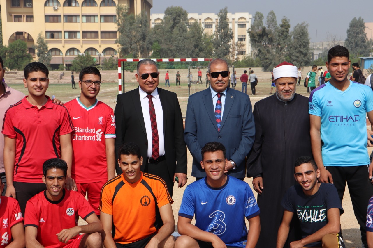رئيس جامعة الأزهر يفتتح دوري كرة القدم لطلاب الجامعة