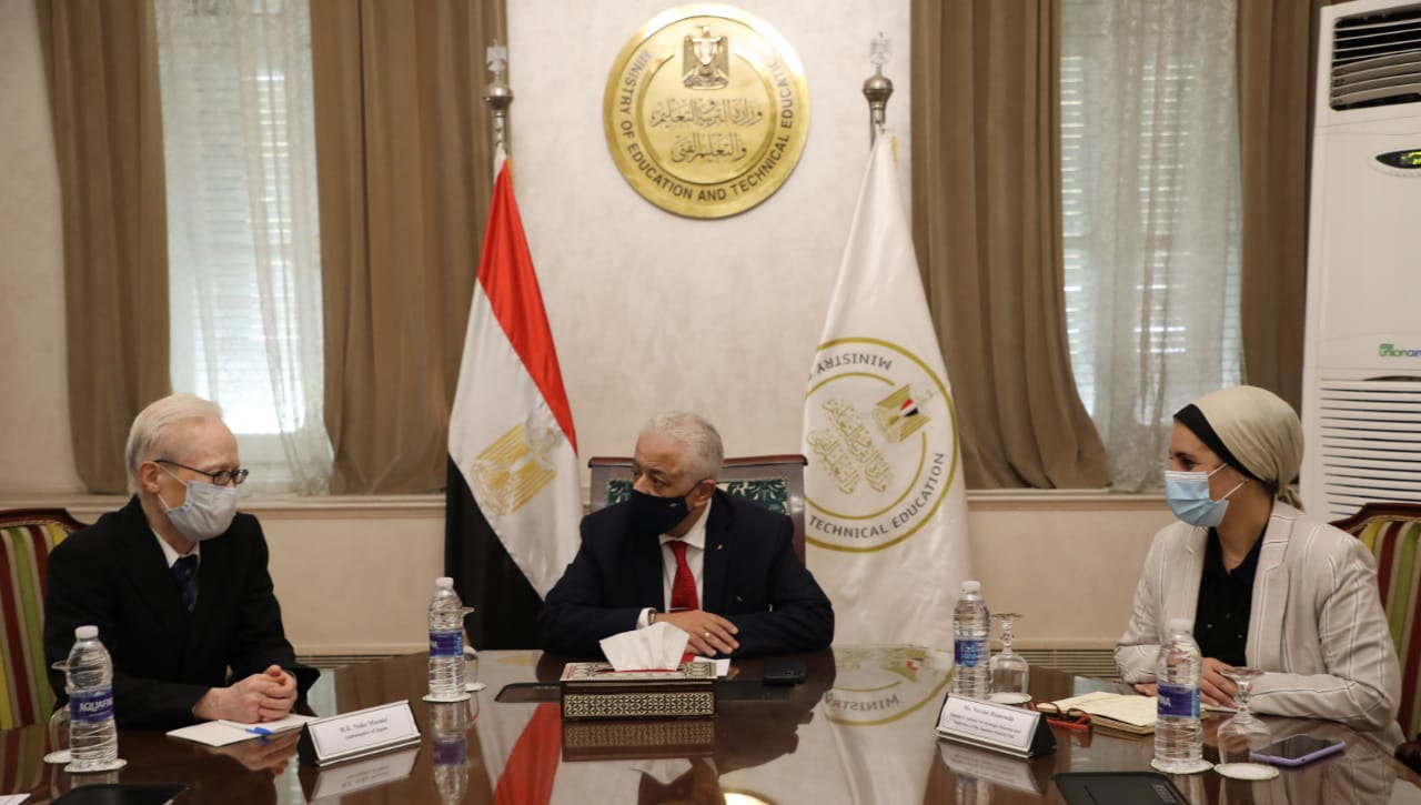 «شوقي» يلتقى سفير اليابان بالقاهرة لبحث أوجه التعاون فى مجال التعليم