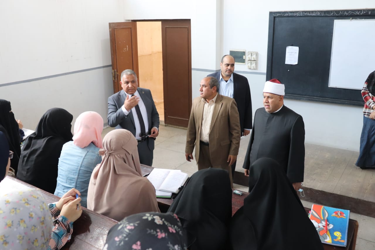 بالصور نائبا رئيس جامعة الأزهر يتفقدان كلية الدراسات الإسلامية والعربية للبنات ببورسعيد