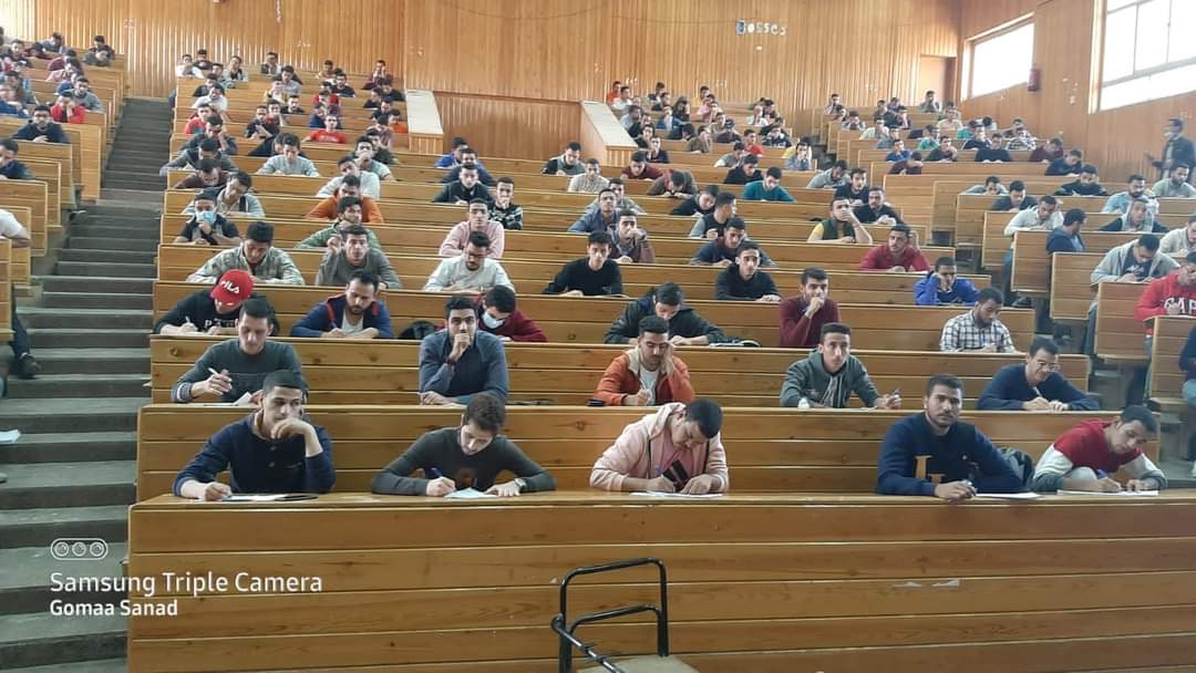 جامعة الأزهر انتظام سير أعمال امتحانات أعمال السنة "الميد ترم " بكلية العلوم