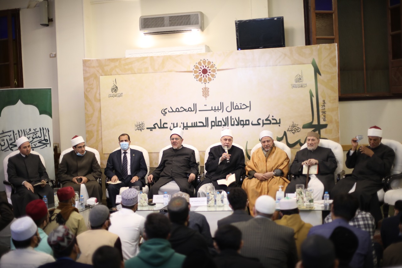 علماء ومنشدون يحتفلون بذكرى الإمام الحسين بن علي في البيت المحمدي