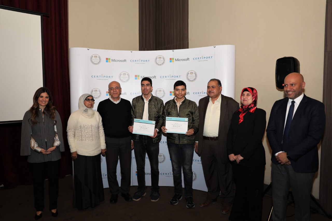 تكريم الطلاب الفائزين فى المسابقة الدولية في مجال تطبيقات برامج مايكروسوفت