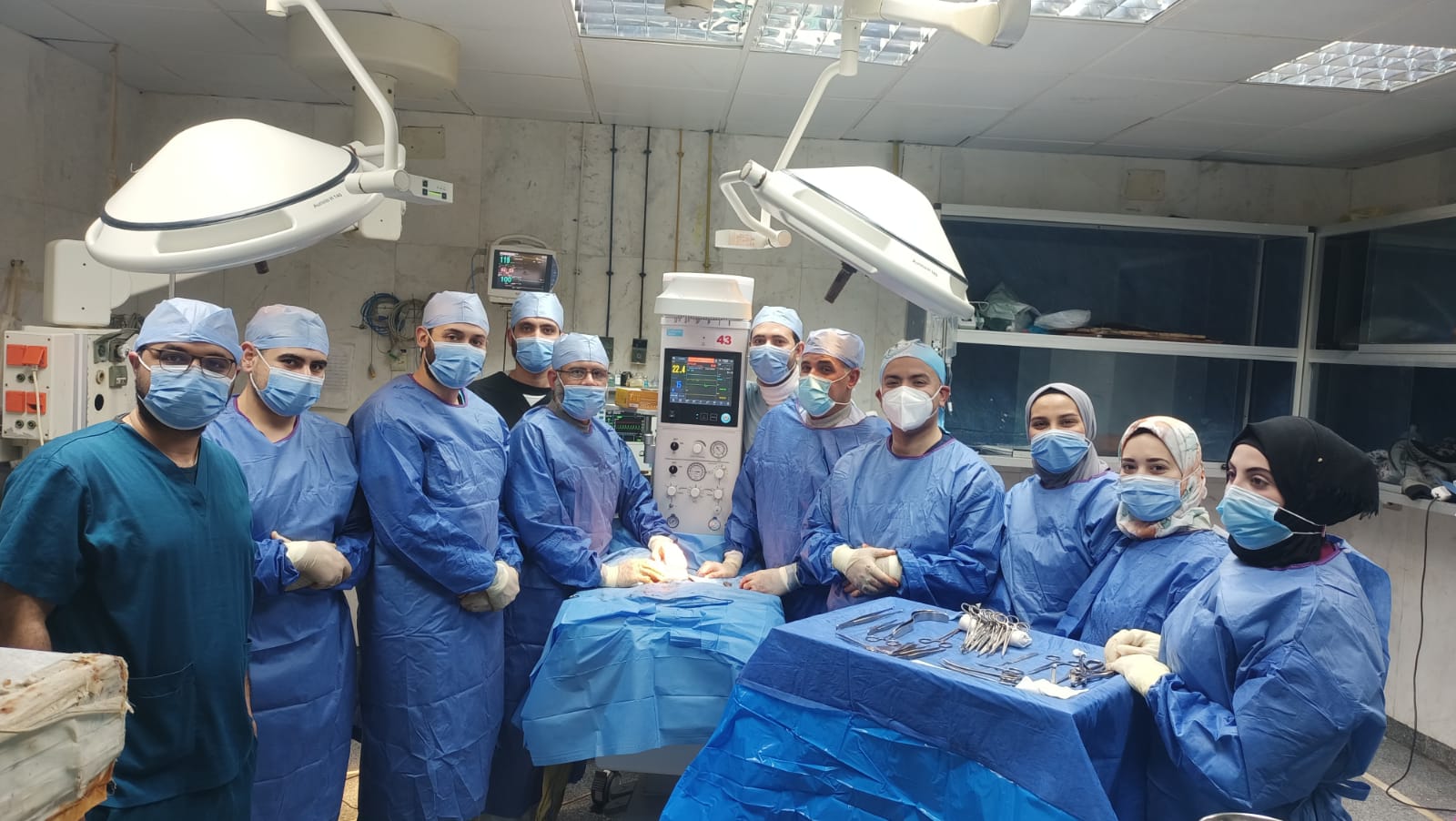 فريق طبي بمستشفى جامعة الأزهر بدمياط ينجح في إجراء عملية جراحية نادرة لتوأم غير مكتمل النمو