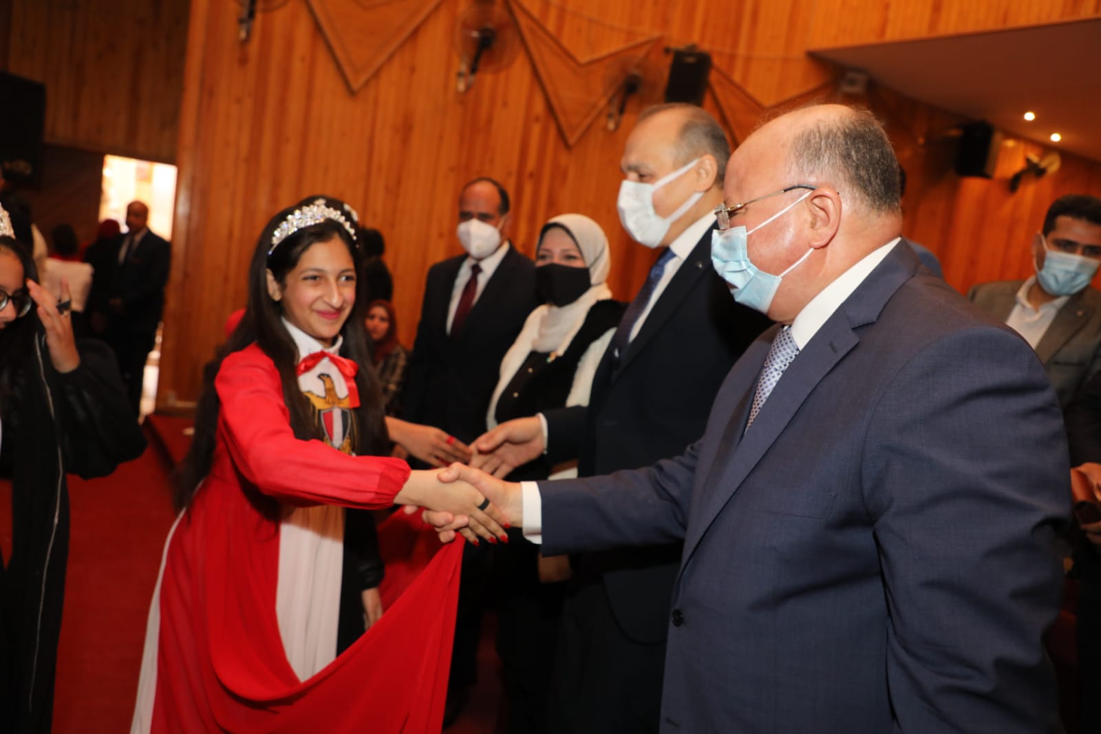 محافظ القاهرة يفتتح معرض "مصر بقت أحلى" للأنشطة الطلابية