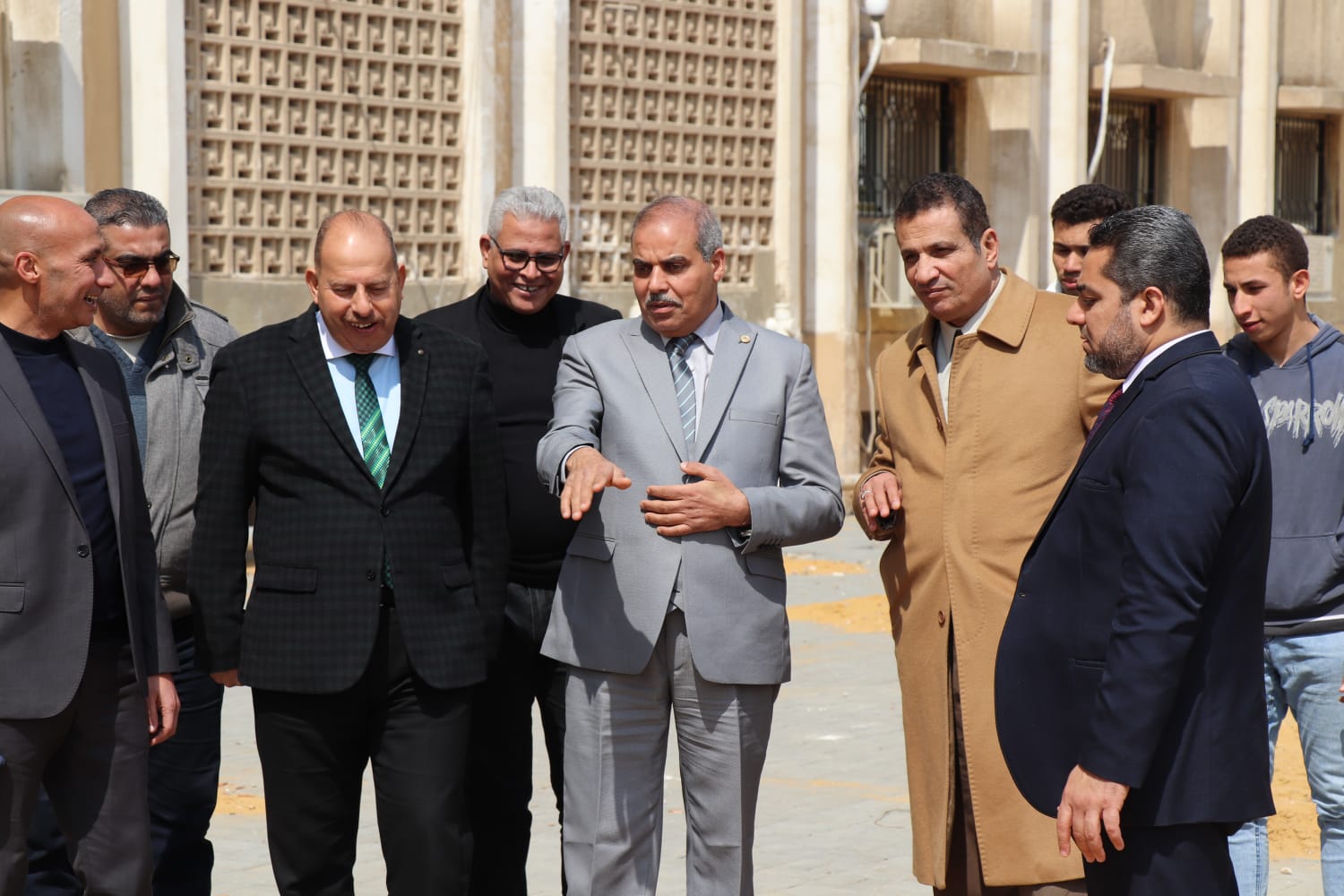 رئيس جامعة الأزهر يتابع التشطيبات النهائية بمسجد الجامعة