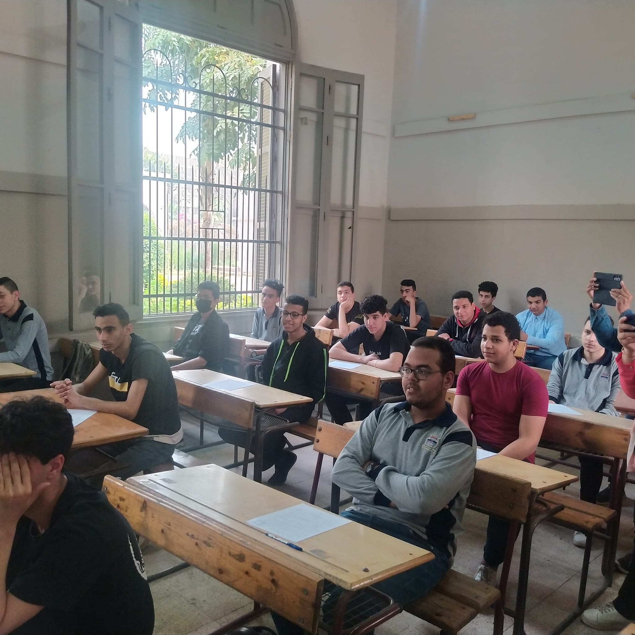 أولياء أمور مصر: الإنجليزي رسم البسمة على وجوه الطلاب والغش الإلكتروني يحتاج لتدخل 