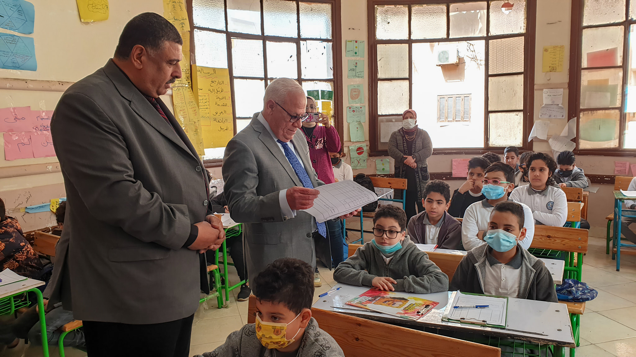 محافظ بورسعيد يتابع انتظام امتحانات الرابع الابتدائي ويوجه رسالة للطلاب