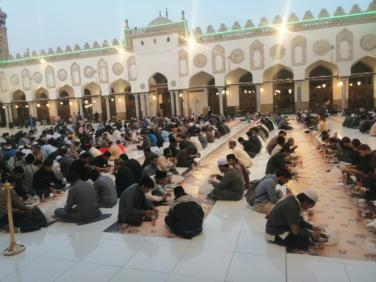 مدير عام الجامع الأزهر: نستقبل ألف طالب يوميًّا للإفطار خلال شهر رمضان المبارك