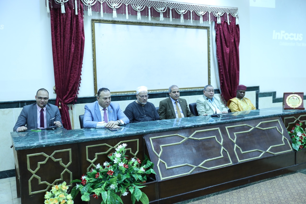 رئيس جامعة الأزهر يشهد حفل ختام مشروع "سفراء الأزهر" "شرح الكفراوي على الآجرومية" بكلية اللغة العربية