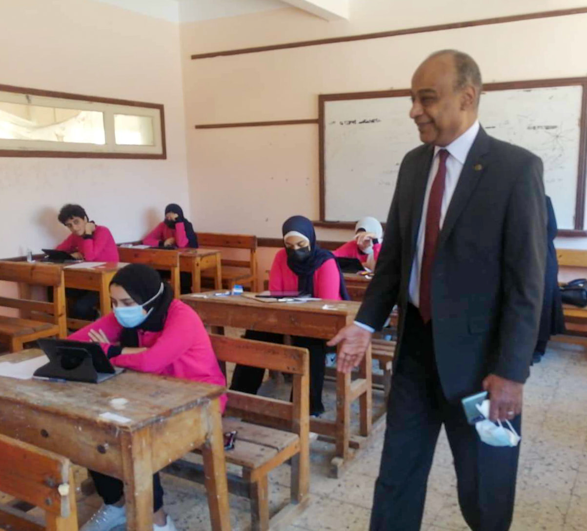 طلاب الثانى الثانوى العام ببورسعيد أدوا امتحان اللغة الأجنبية بنسبة تمكن 100%‏