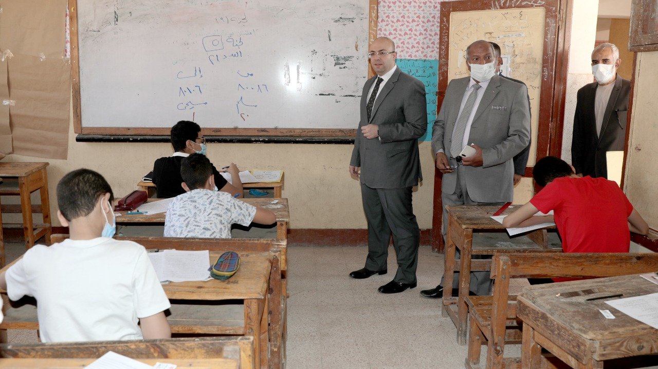 صوّر ورقة الامتحان.. استبعاد رئيس لجنة بالإعدادية في شمال سيناء