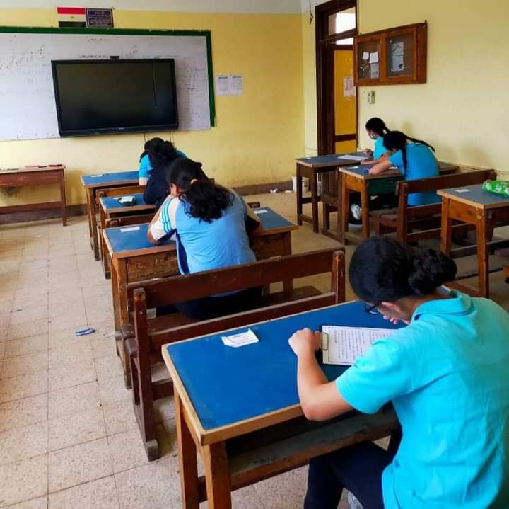 لجنة لفحص شكاوى طلاب أولى إعدادي من صعوبة امتحان العربي بالإسكندرية
