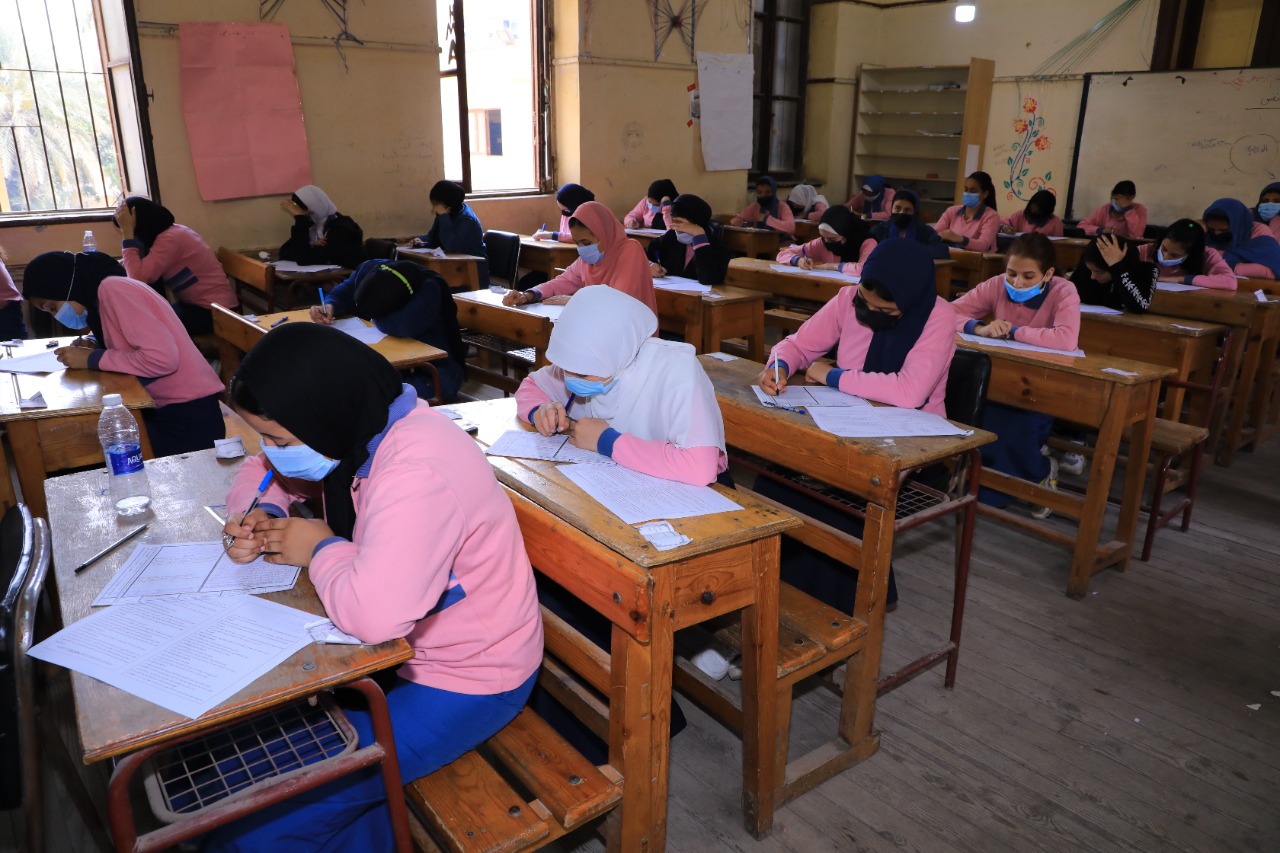 «التعليم» ترصد حالتين غش بامتحان الجبر والهندسة فراغية للثانوية العامة دور ثان