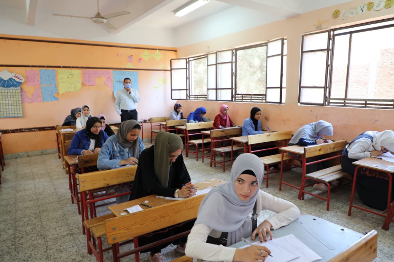 «التعليم»: 17 ألف طالب أدوا امتحانات الدور الثاني للدبلومات الفنية اليوم