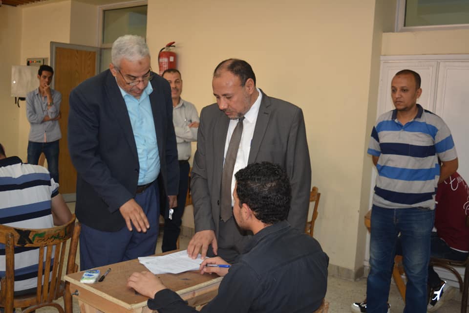 نائب رئيس جامعة الأزهر يتابع سير الامتحانات بكلية التربية بنين بأسيوط