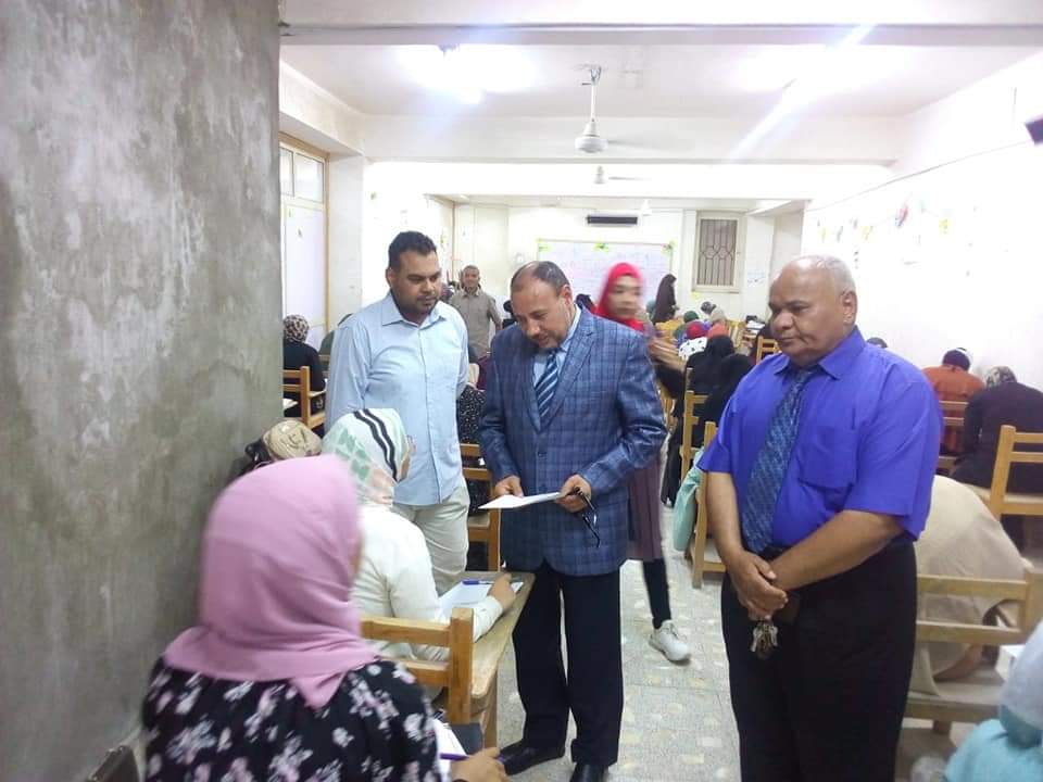 نائب رئيس جامعة الأزهر يتابع سير أعمال الامتحانات بكلية البنات الأزهرية بالأقصر