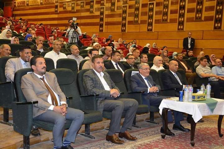 محافظ المنيا يشهد حفل تخريج 150 طالب بمشروع دعم التعليم المجتمعي