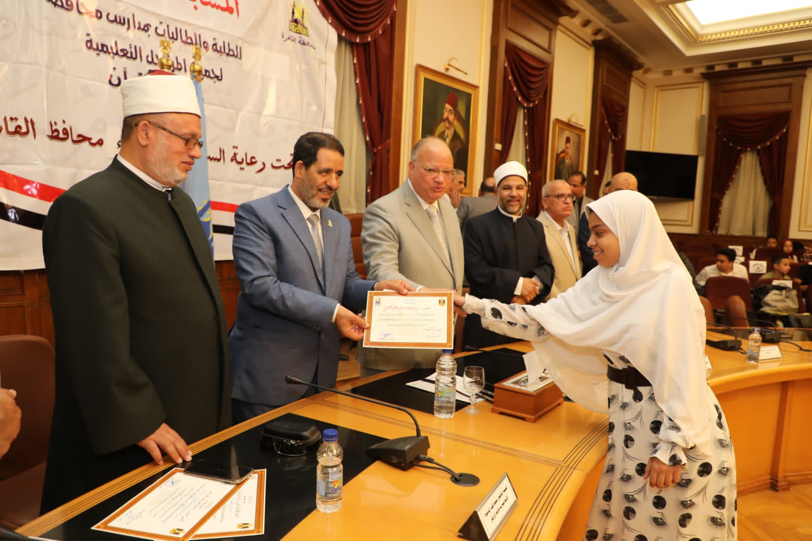 محافظ القاهرة يُكرم 66 طالب حصلوا على المراكز الأولى بالمسابقة الدينية