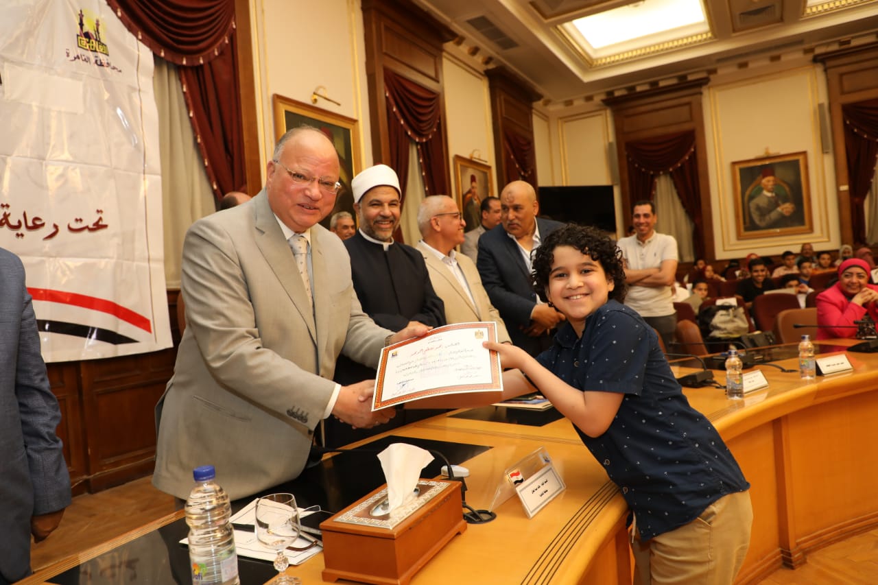 محافظ القاهرة يُكرم 66 طالب حصلوا على المركز الأولى بالمسابقة الدينية