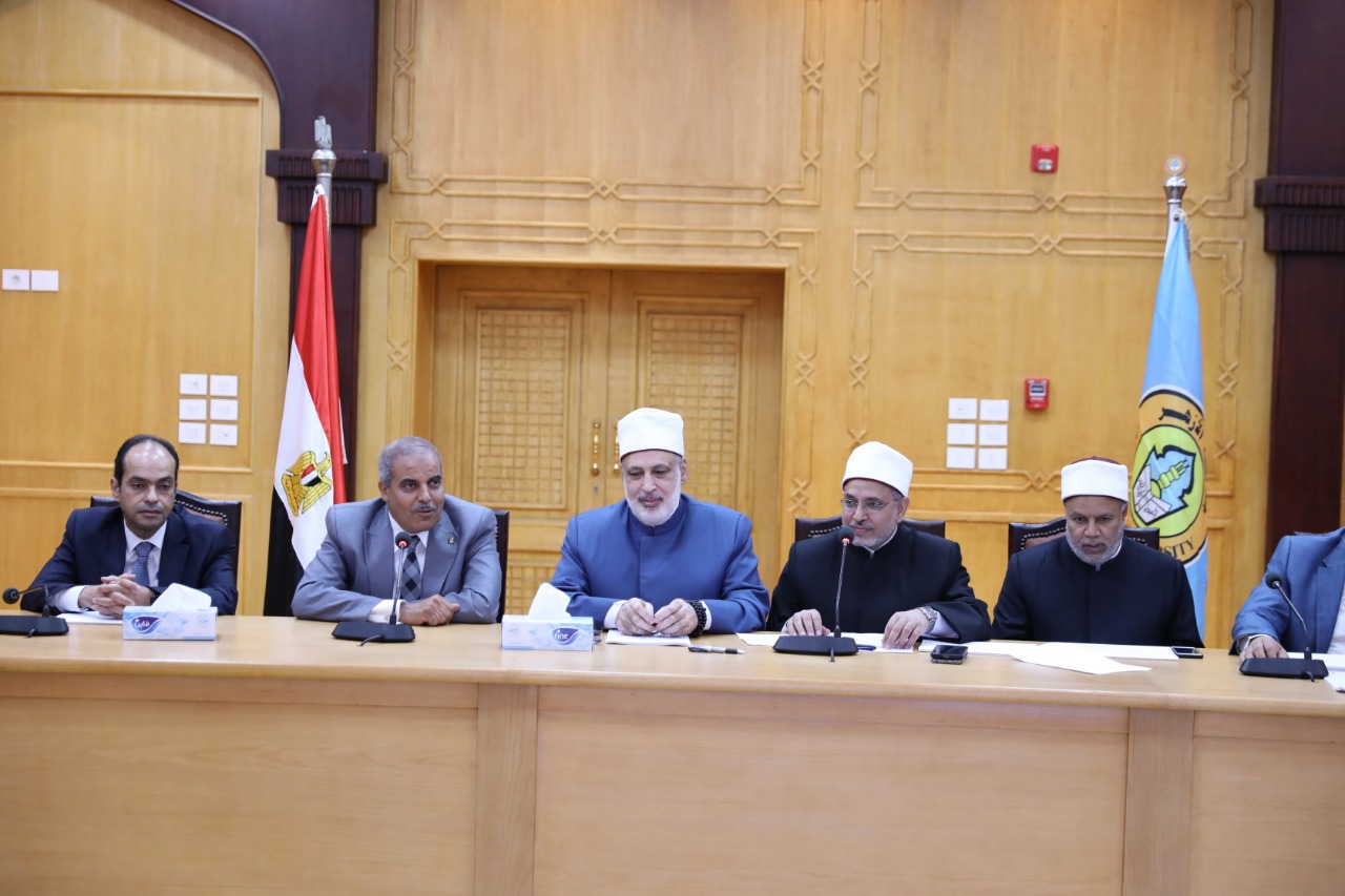 مجلس جامعة الأزهر يوجه الشكر للإمام الأكبر ويهنئ أعضاء مجمع البحوث الإسلامية والعمداء الجدد