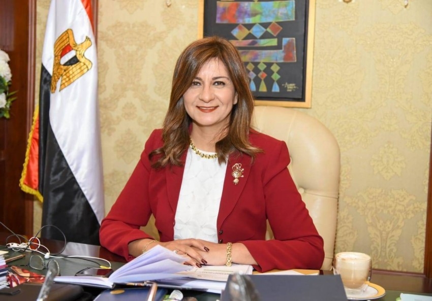 السفيرة نبيلة مكرم وزيرة الهجرة تطلق معسكر اتكلم عربي وعيشها مصري