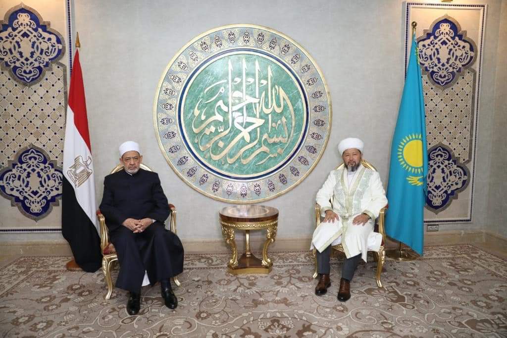 الإمام الأكبر يلتقي مفتي كازاخستان على هامش مؤتمر زعماء الأديان