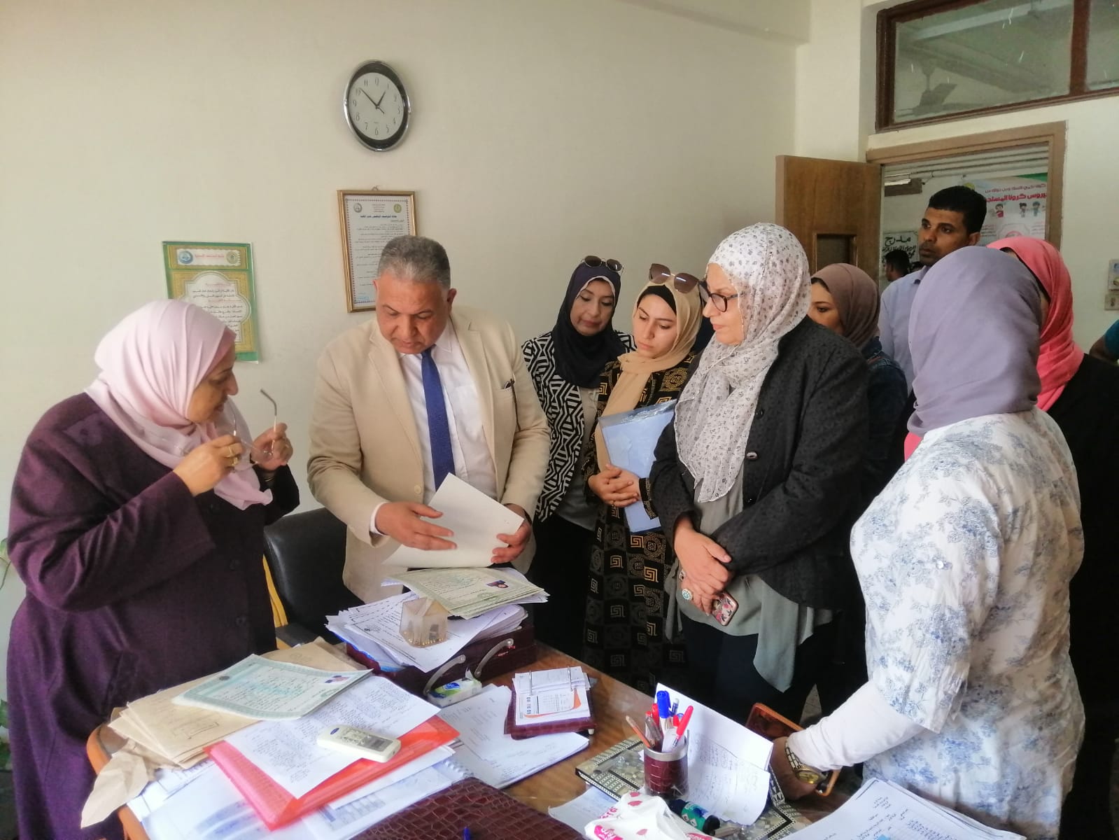 نائب رئيس جامعة الأزهر يتفقد كلية الدراسات الإنسانية للبنات بالقاهرة