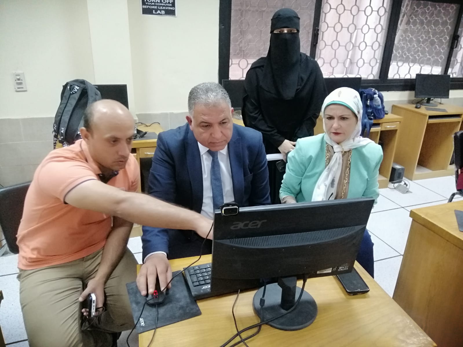 نائب رئيس جامعة الأزهر يتابع اختبارات القدرات بمعهد التمريض