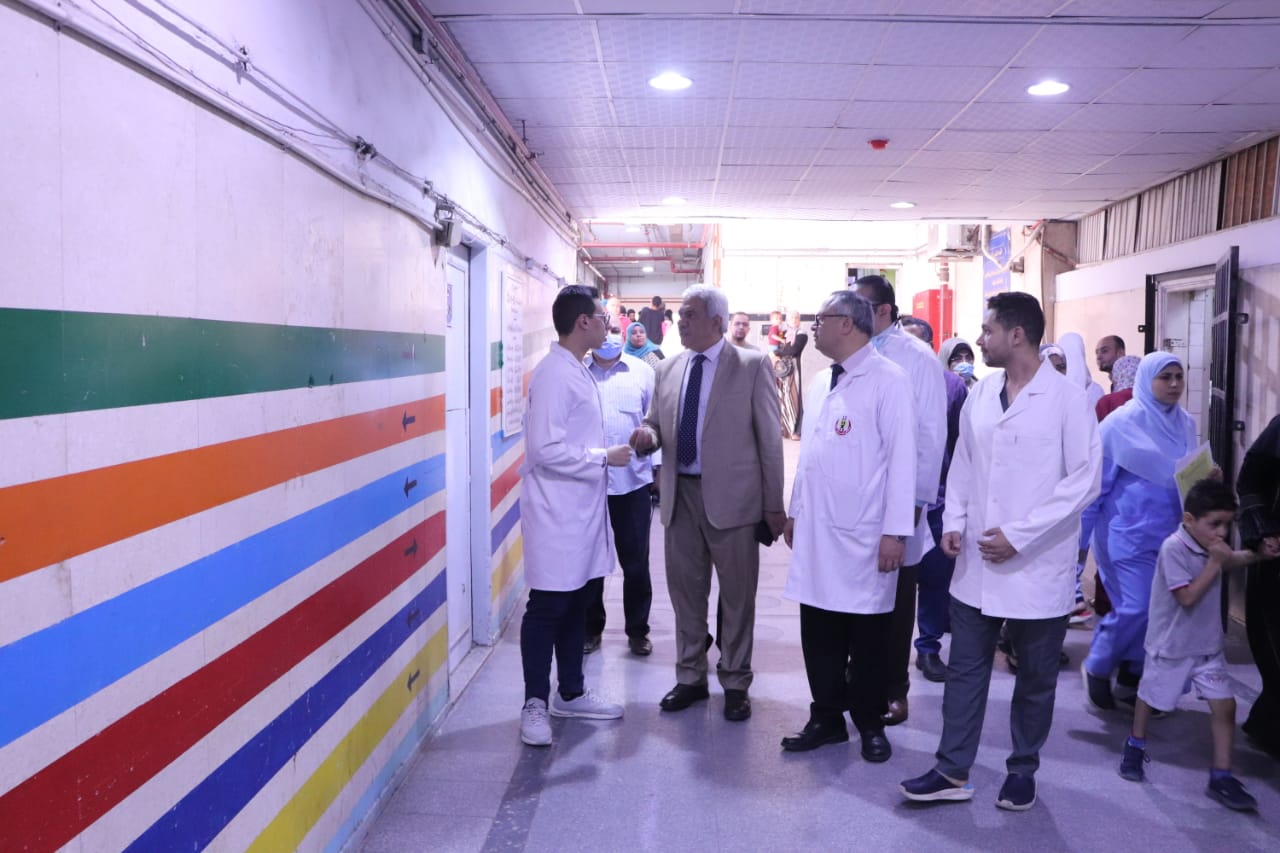 نائب رئيس جامعة الأزهر يتفقد مستشفى الحسين الجامعي ويتابع أعمال التجديد بمختلف الأقسام