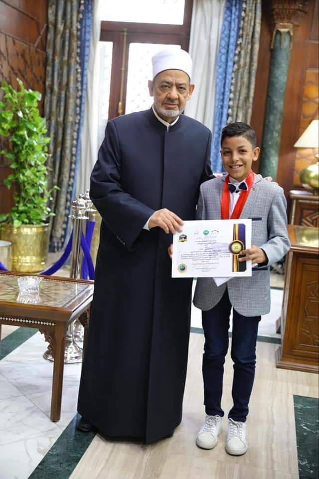 الإمام الأكبر يكرِّم فريق الأزهر الحاصل على المركز الأول عربيًّا بالأسبوع العربي للبرمجة بتونس