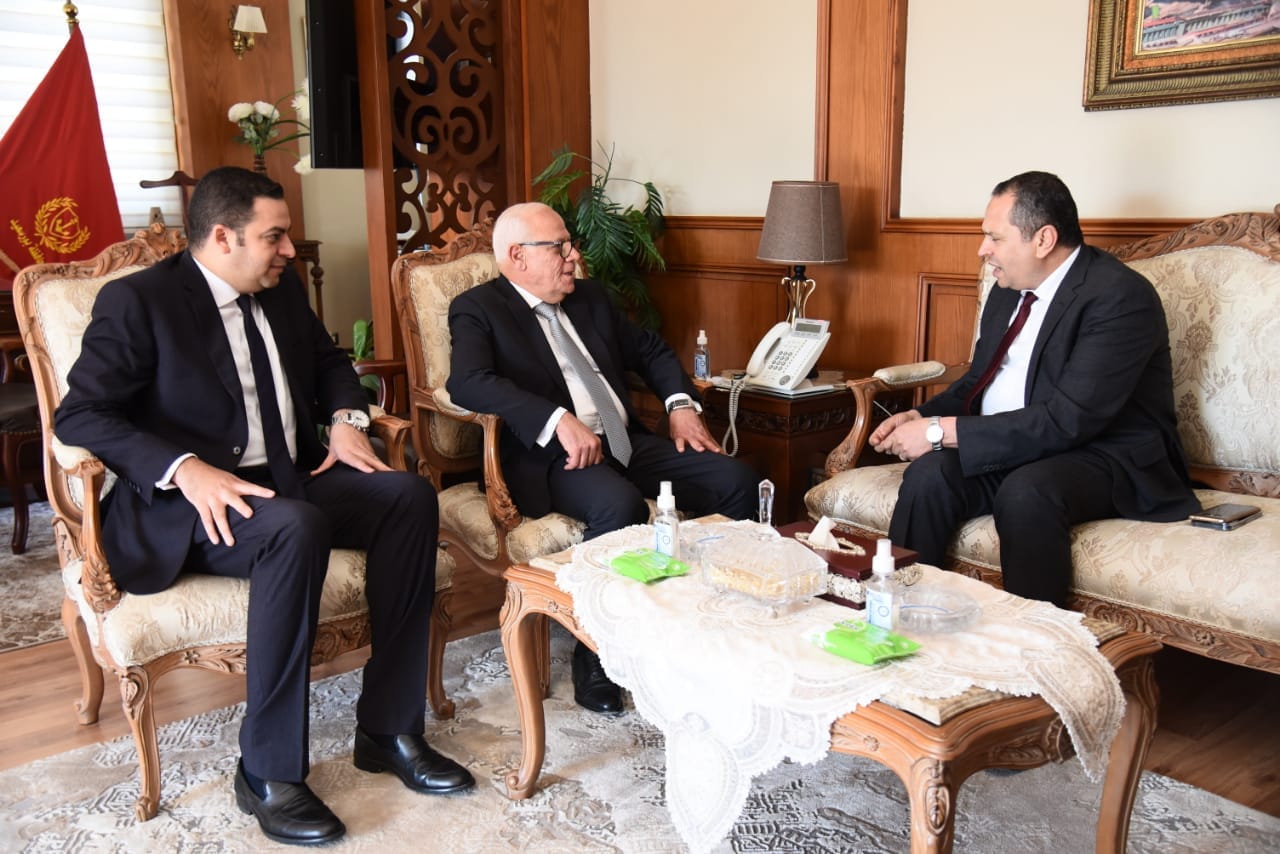 محافظ بورسعيد يستقبل رئيس هيئة الأبنية التعليمية لمناقشة موضوعات التعاون